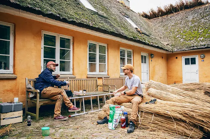 To tækkemænd på sjælland holder en lille pause